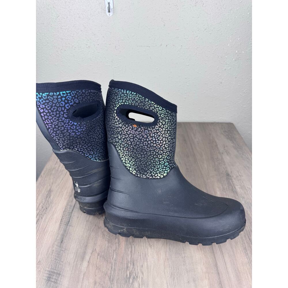 Bogs Kid's NeoClassic boots in the Rainbow Leopard Black Multi color